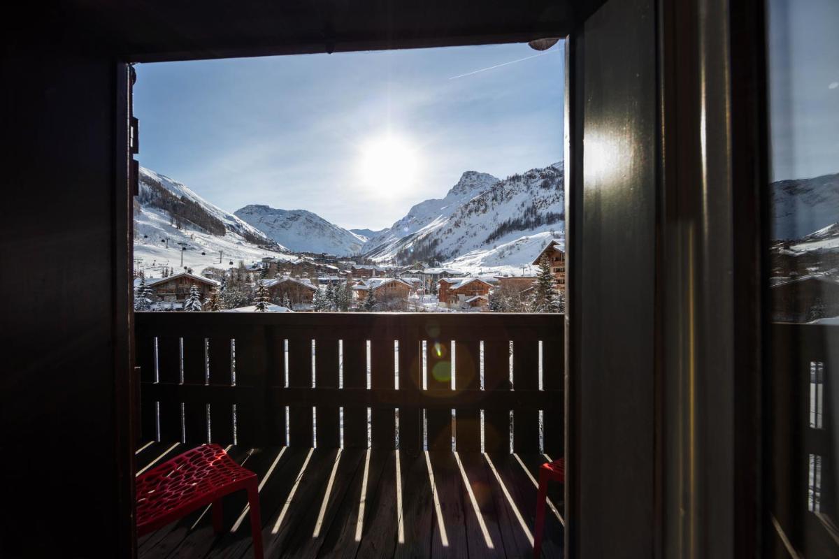 Vue générale sur la montagne ou vue sur la montagne depuis l'hôtel