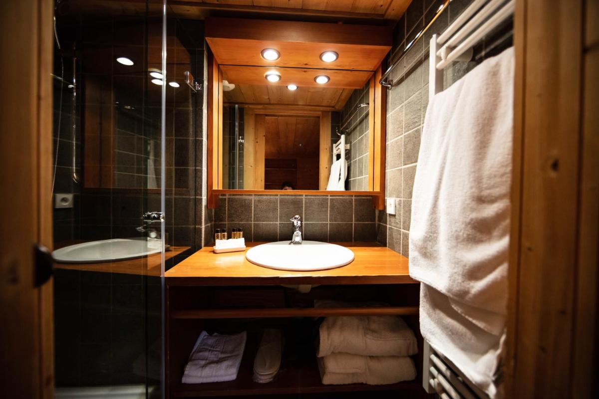 Salle de bains dans l'établissement La Savoyarde