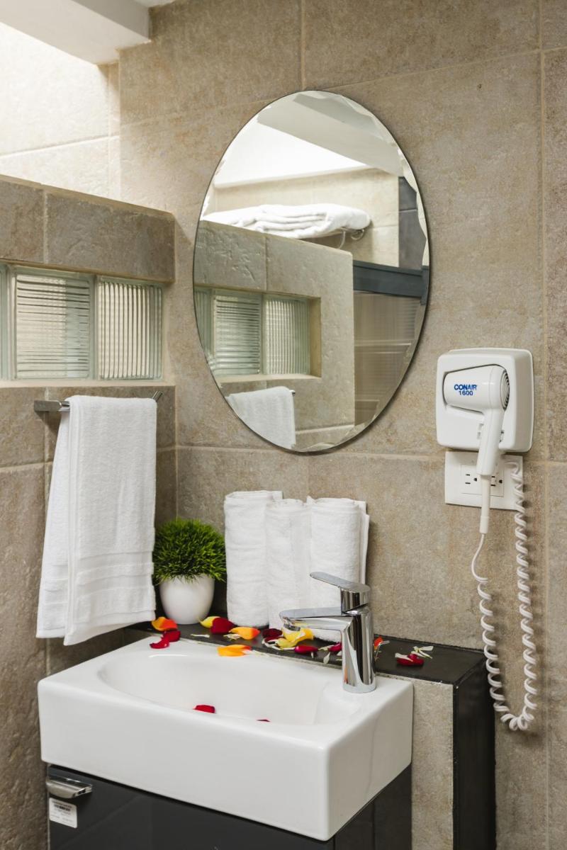 Suite Studio Serviced Apartments - Housity