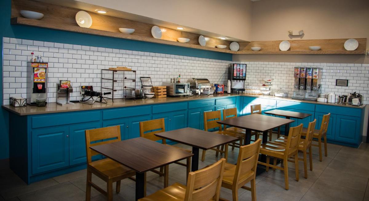 Country Inn & Suites by Radisson, Merrillville, IN - Housity