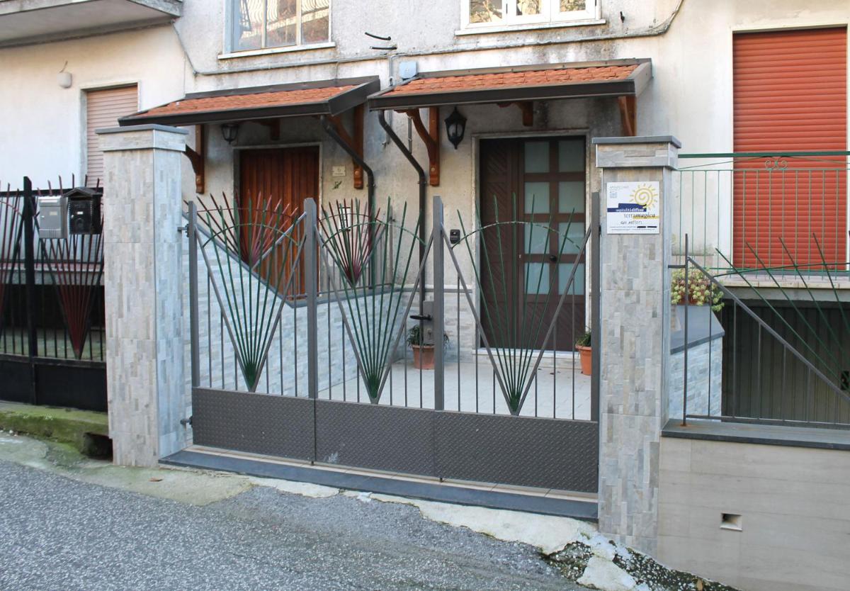 Gli Artisti - Housity