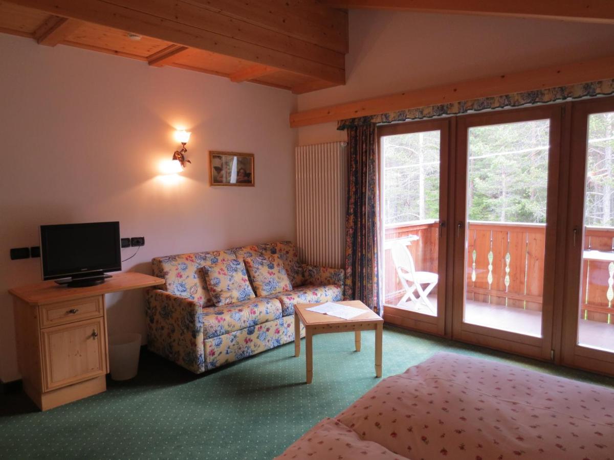 Hotel Ciasa Ai Pini - Housity