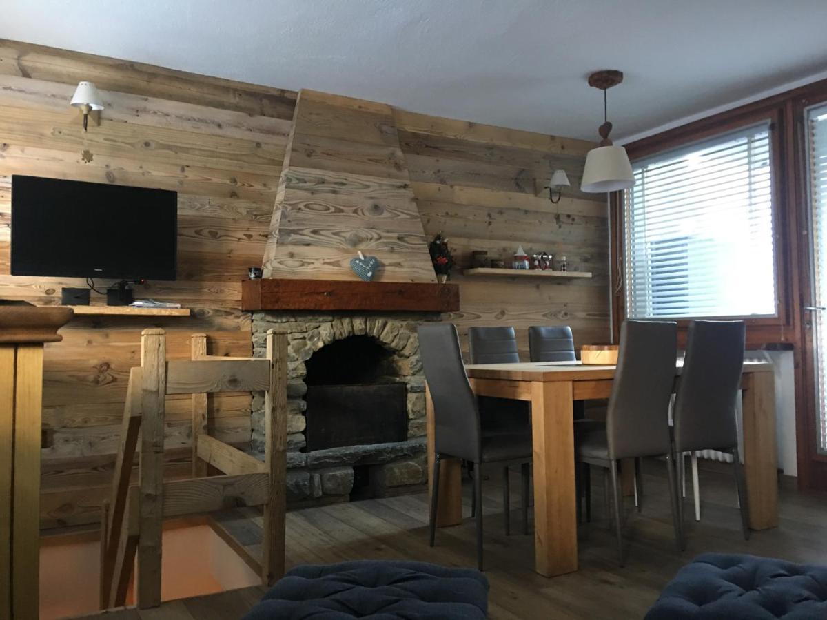 DE Rose House - Housity