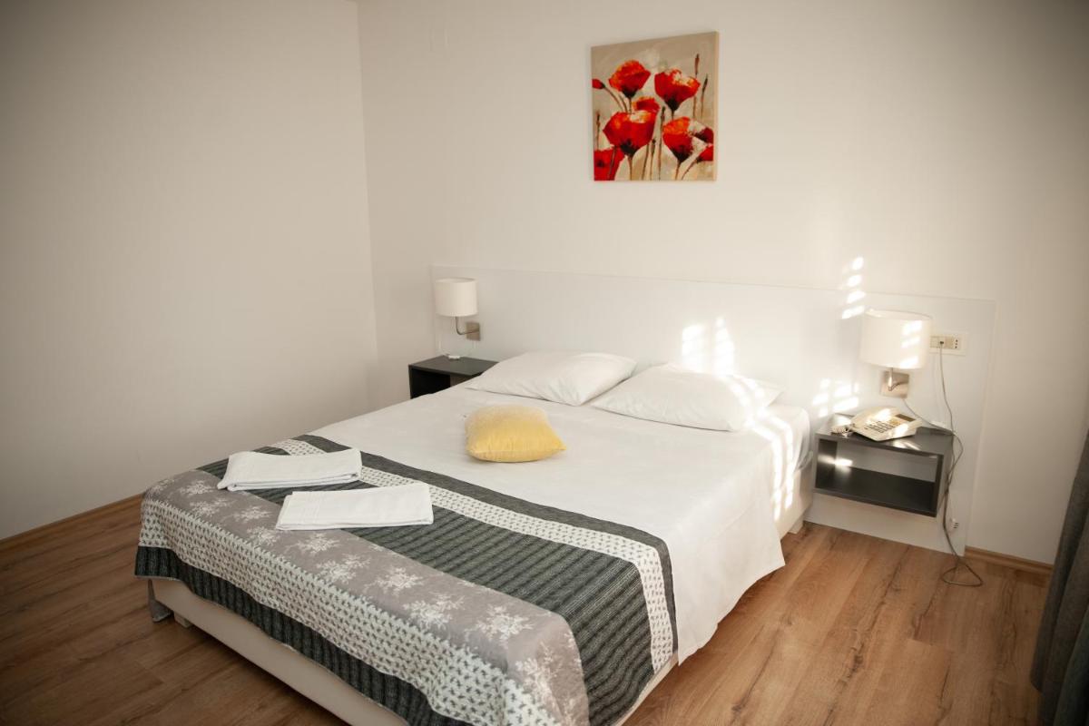 Suitetrails - Hotel** Casino Restaurant Paquito