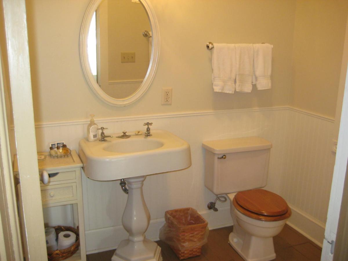 Backwoods Bed and Bath - Housity
