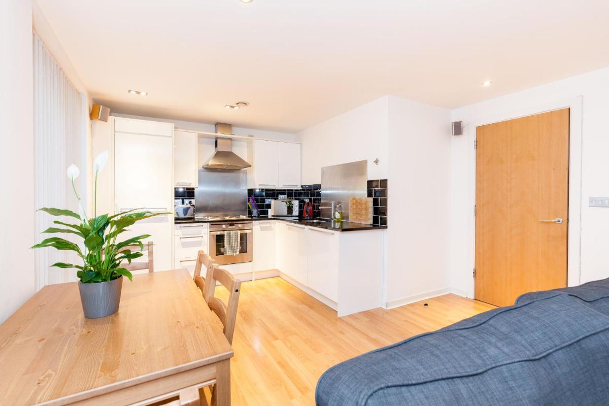 Modern Two Bedroom Apartment - Housity