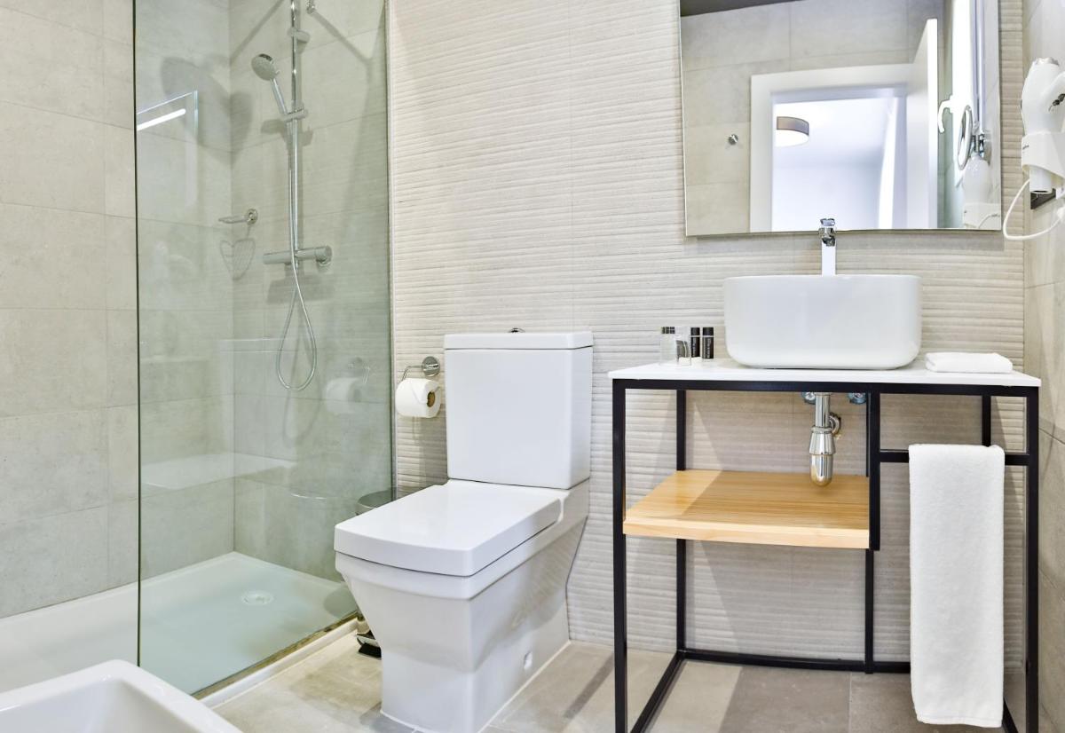 Un baño de Moon Hotel & SPA.