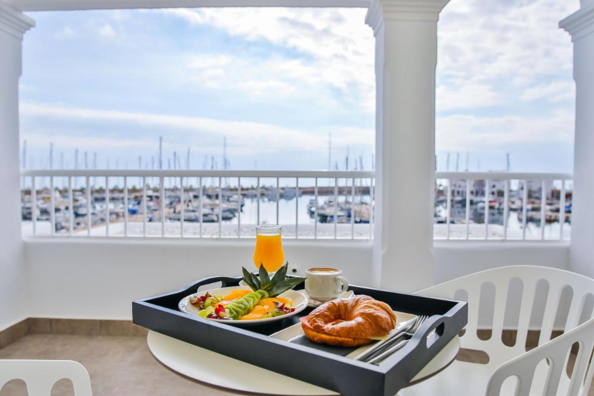 Comida en o cerca de este hotel