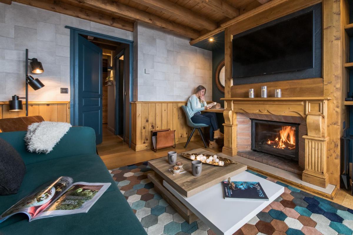 Télévision ou salle de divertissement dans l'établissement Hôtel Village Montana by Les Etincelles