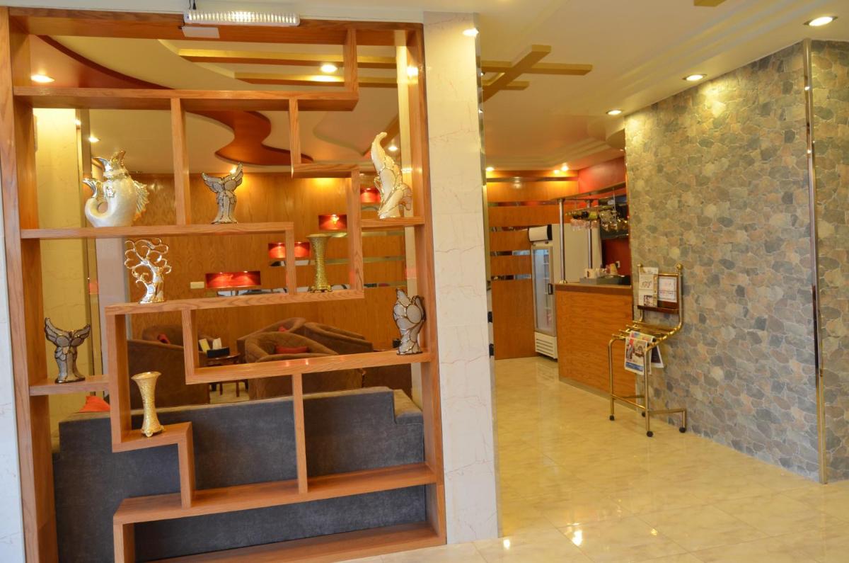 Zahrt Nadeen - Housity