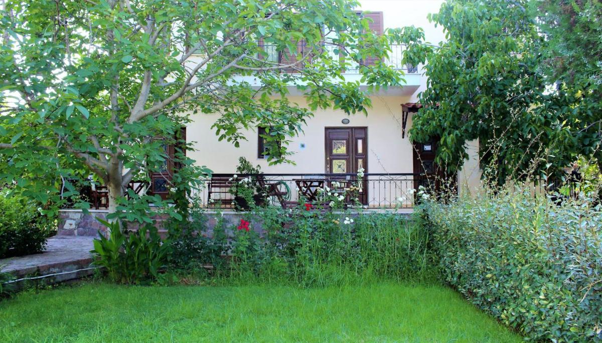 Nadia Apartments - Housity