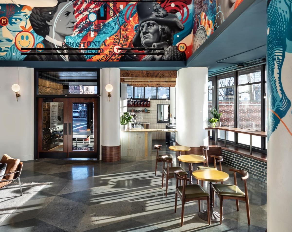 The Revolution Hotel - Housity
