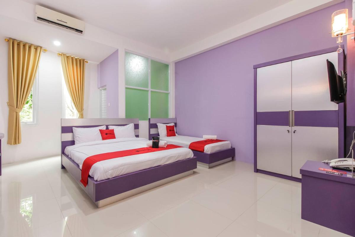 RedDoorz Plus near Stasiun Bekasi - Housity