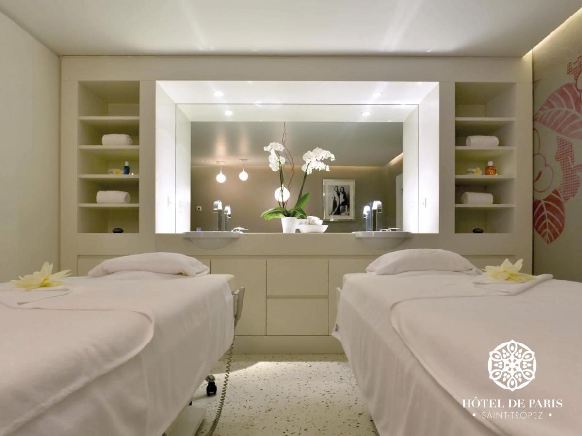 Un ou plusieurs lits dans un hébergement de l'établissement Hôtel de Paris Saint-Tropez