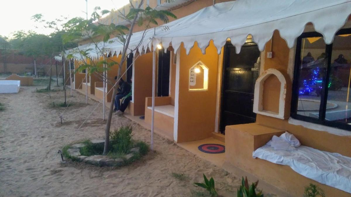 Desert Night Camp - Housity