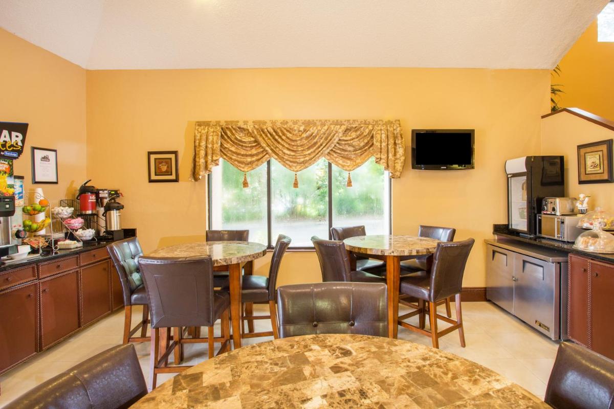 Travelodge by Wyndham Fort Myers Airport - Housity