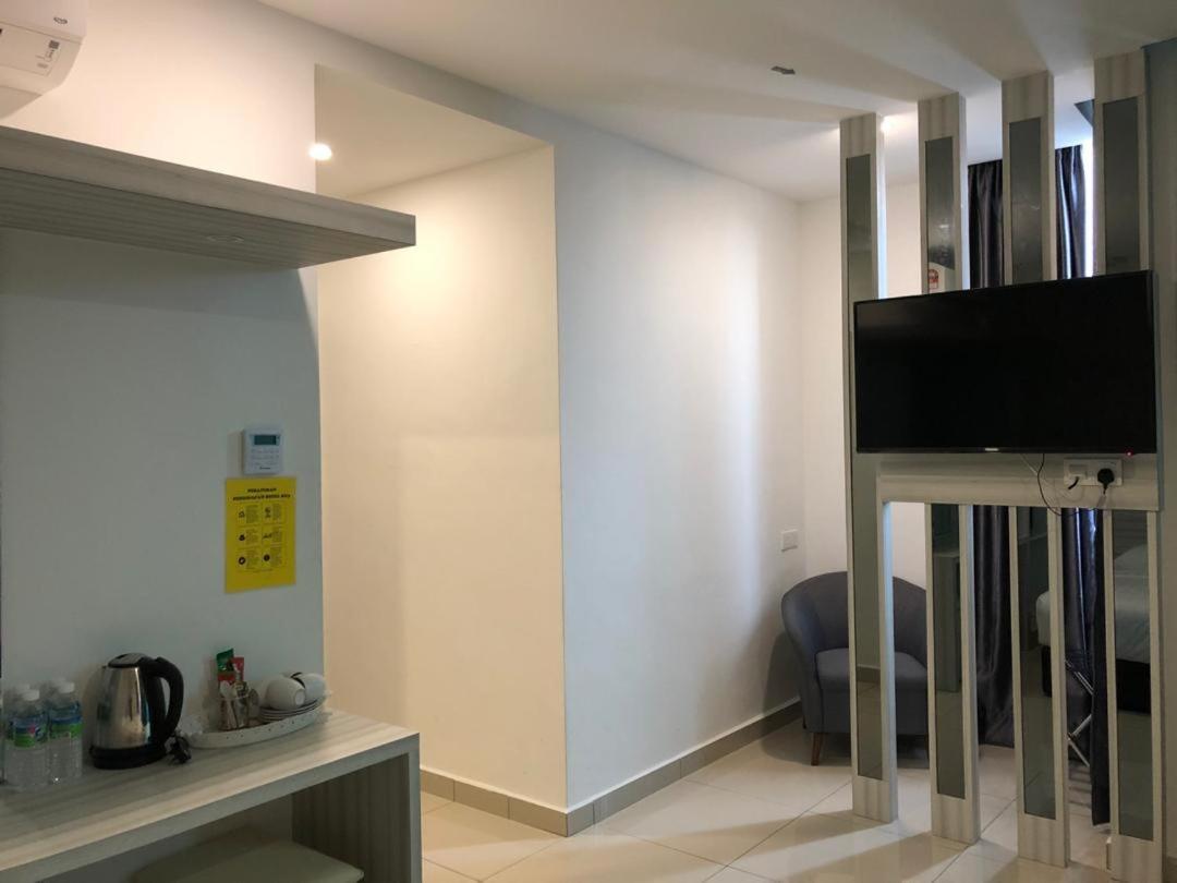 KU-3 HOTEL - Housity