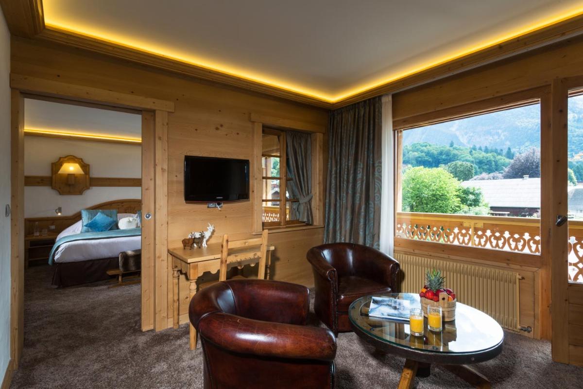 Télévision ou salle de divertissement dans l'établissement Chalet-Hôtel Neige et Roc, The Originals Relais