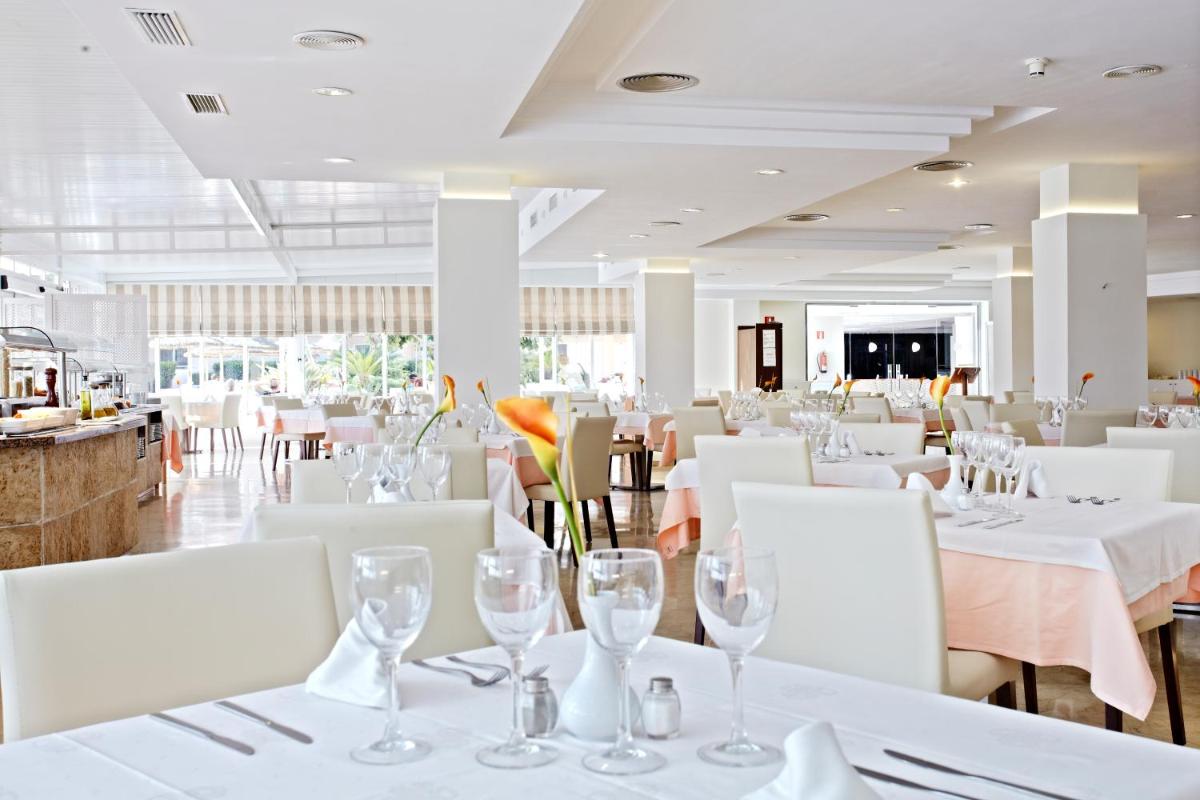 Un restaurante o sitio para comer en Grupotel Port D´Alcudia