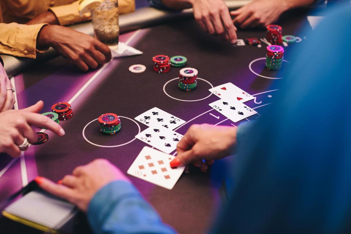 Mystic Lake Casino Hotel - Housity