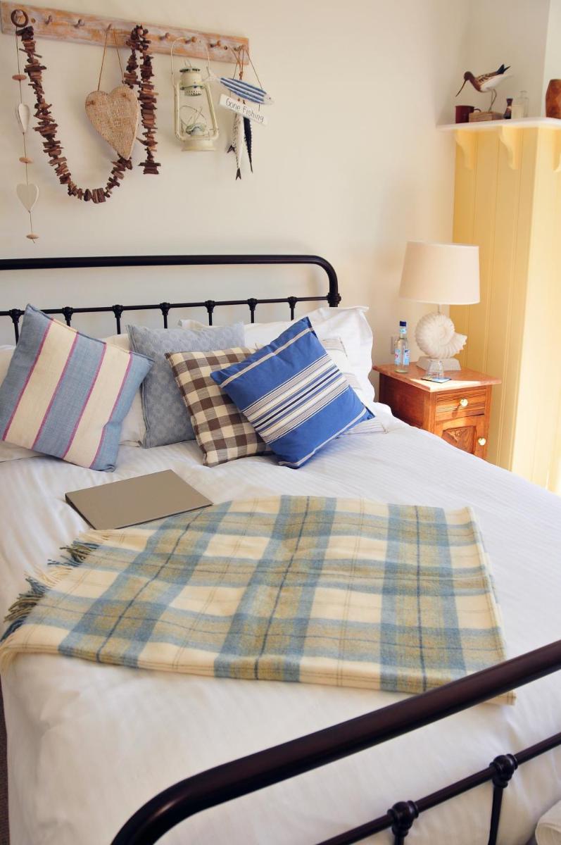 Lulworth Cove Inn - Housity