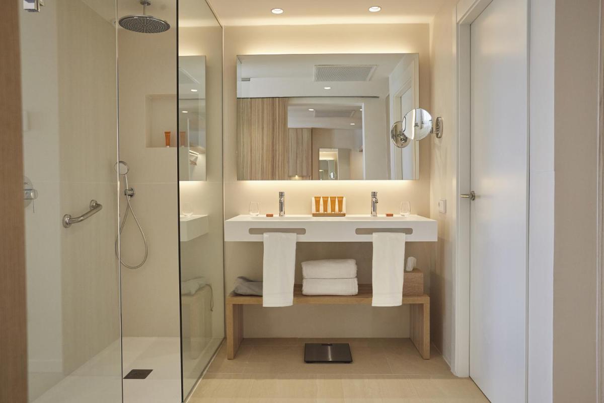 Un baño de Bordoy Alcudia Port Suites - Adults Only