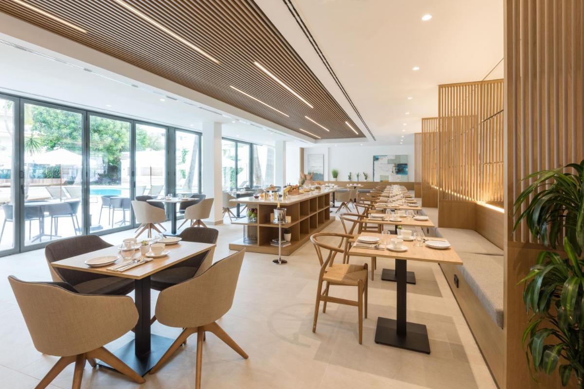 Un restaurante o sitio para comer en Bordoy Alcudia Port Suites - Adults Only