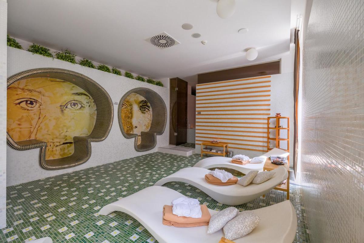 Business Hotel Astrum Laus - Housity