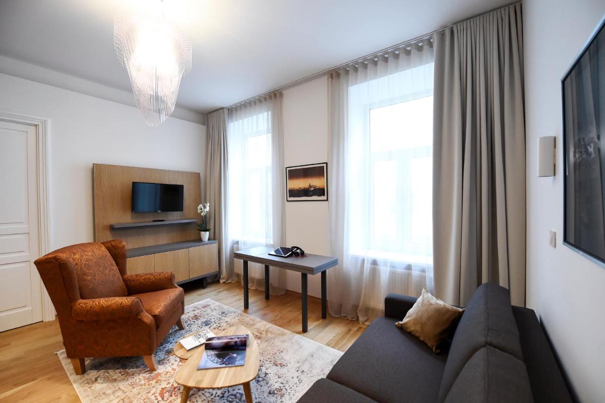 Suitetrails - City Centre Chic Apartment Ljubljana 2/4