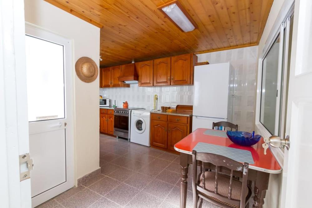 Porto Pim Beach House - Housity