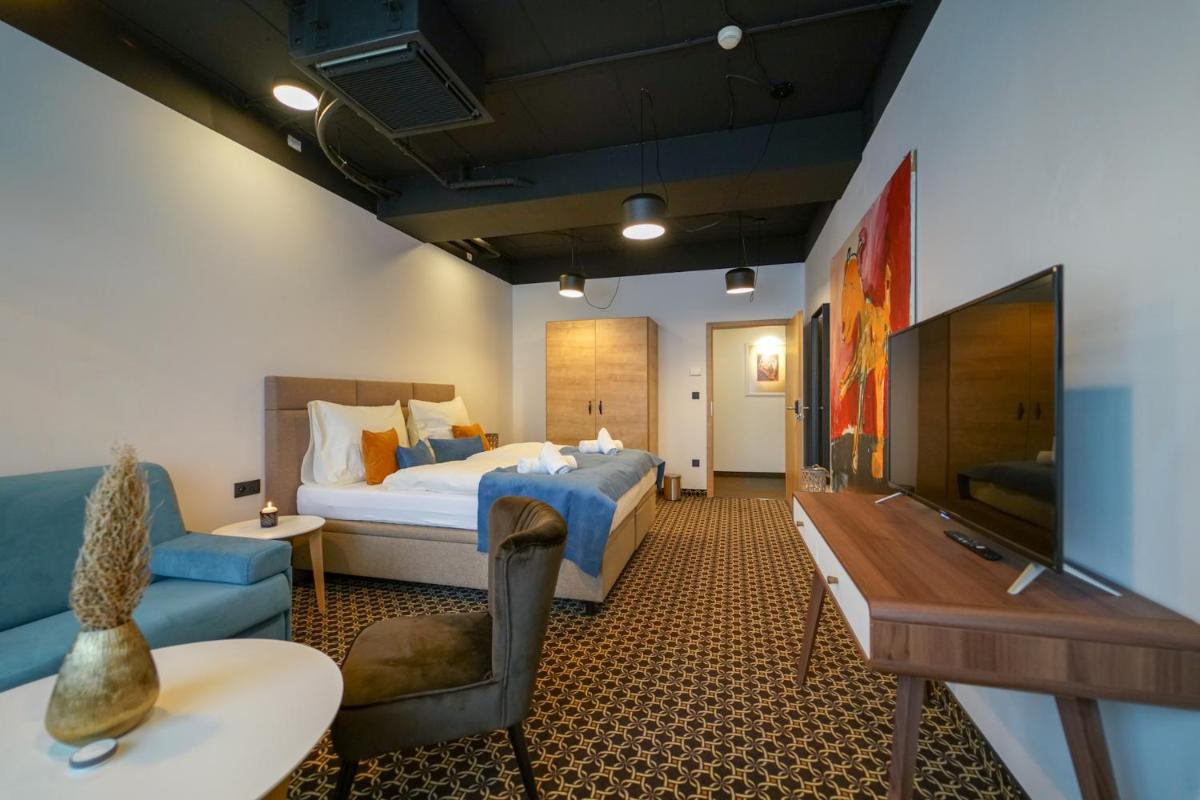 CHORS like a hotel - 1st World NFT Block & Art Capsule Hostel MetaCHORS - Housity