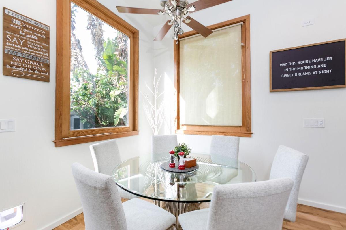Stunning 2-Bedroom Home near Downtown Culver - Housity