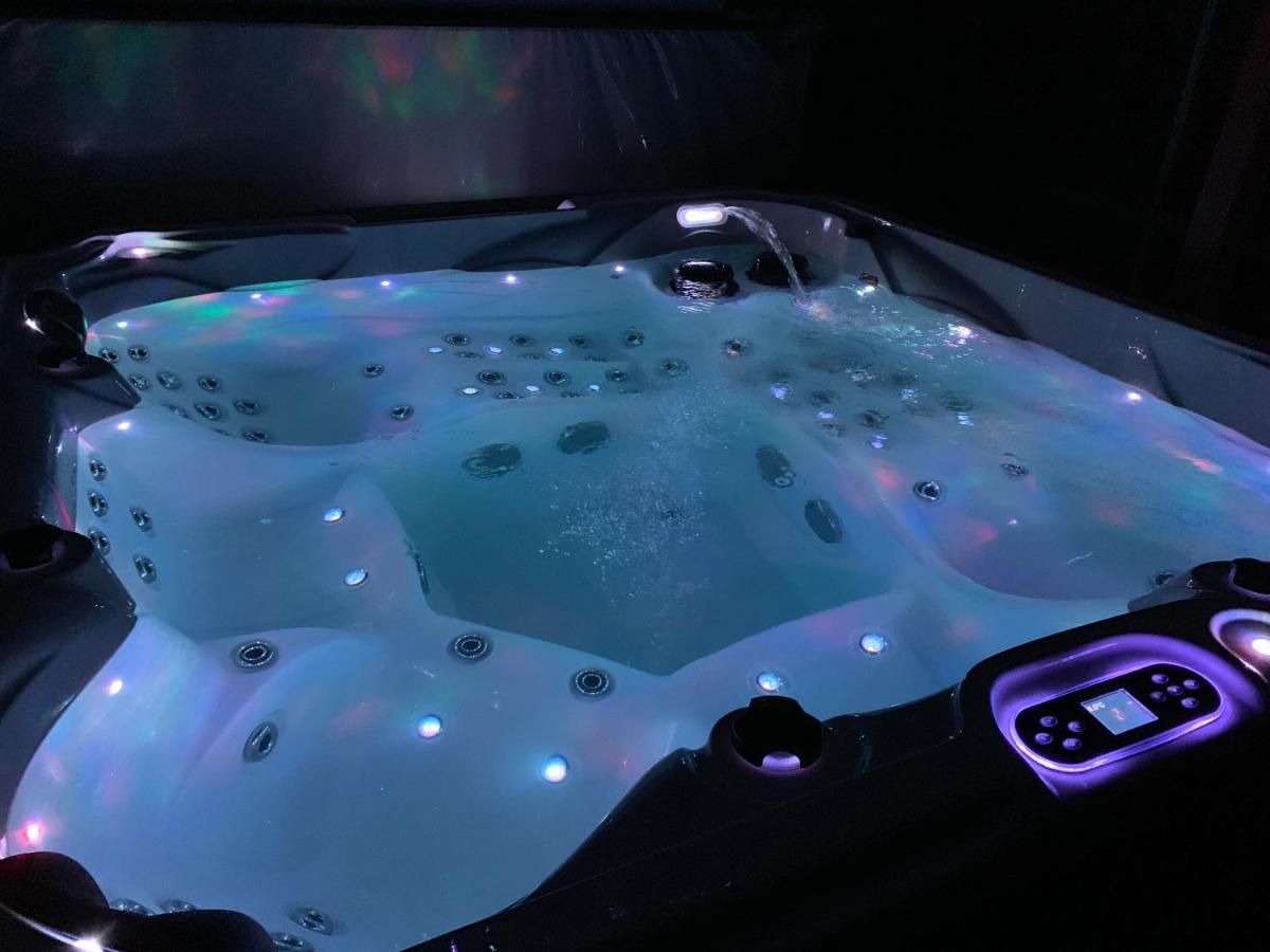 Thailand Lounge Whirlpool Sauna SPA - Housity