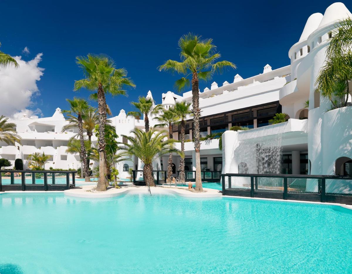 Piscina en o cerca de H10 Estepona Palace