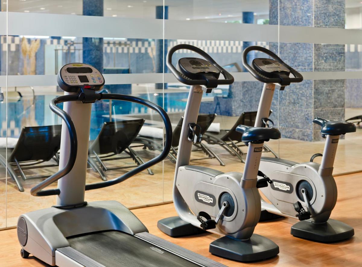 Gimnasio o instalaciones de fitness de H10 Estepona Palace