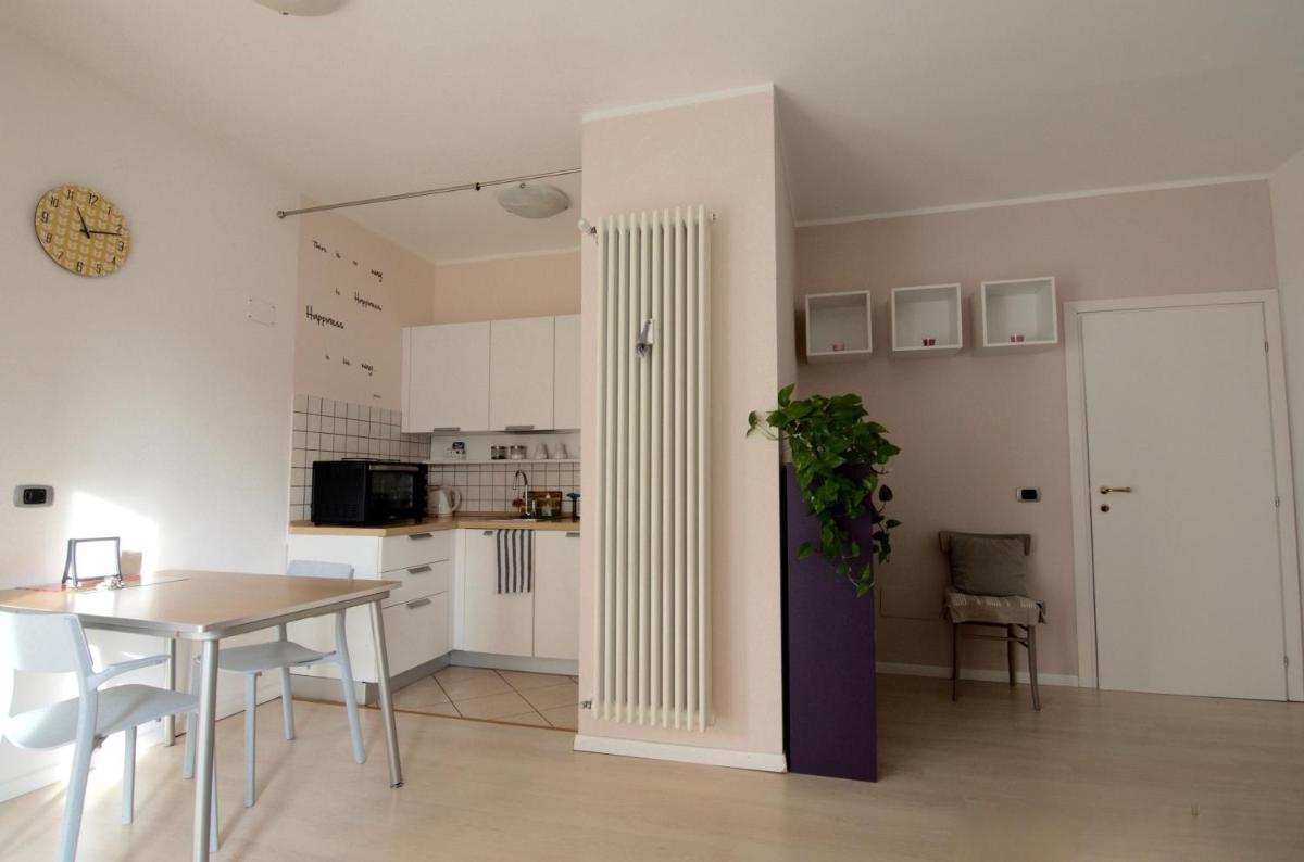 Interno 77 di TSS' - Appartamento soleggiato con Ampie Finestre & Internet Veloce con Fibra - Perfetto per Coppie - Housity