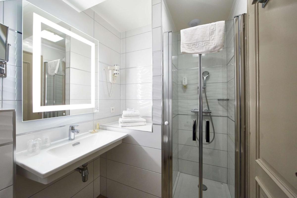 Salle de bains dans l'établissement Best Western Plus Au cheval Blanc à Mulhouse