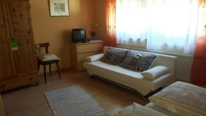 "Unter den Kastanien" - Housity