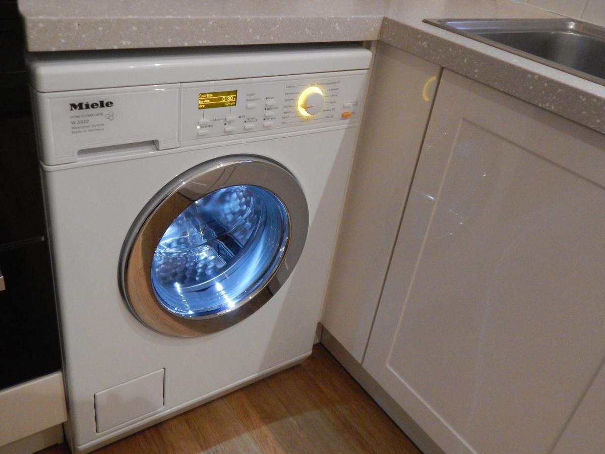 Spacious 3 BDR house with parking-Families-Corporate groups by Orbitat Accommodations - Housity