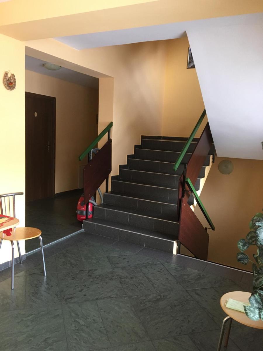 Pokoje Gościnne "Tęcza" - Housity