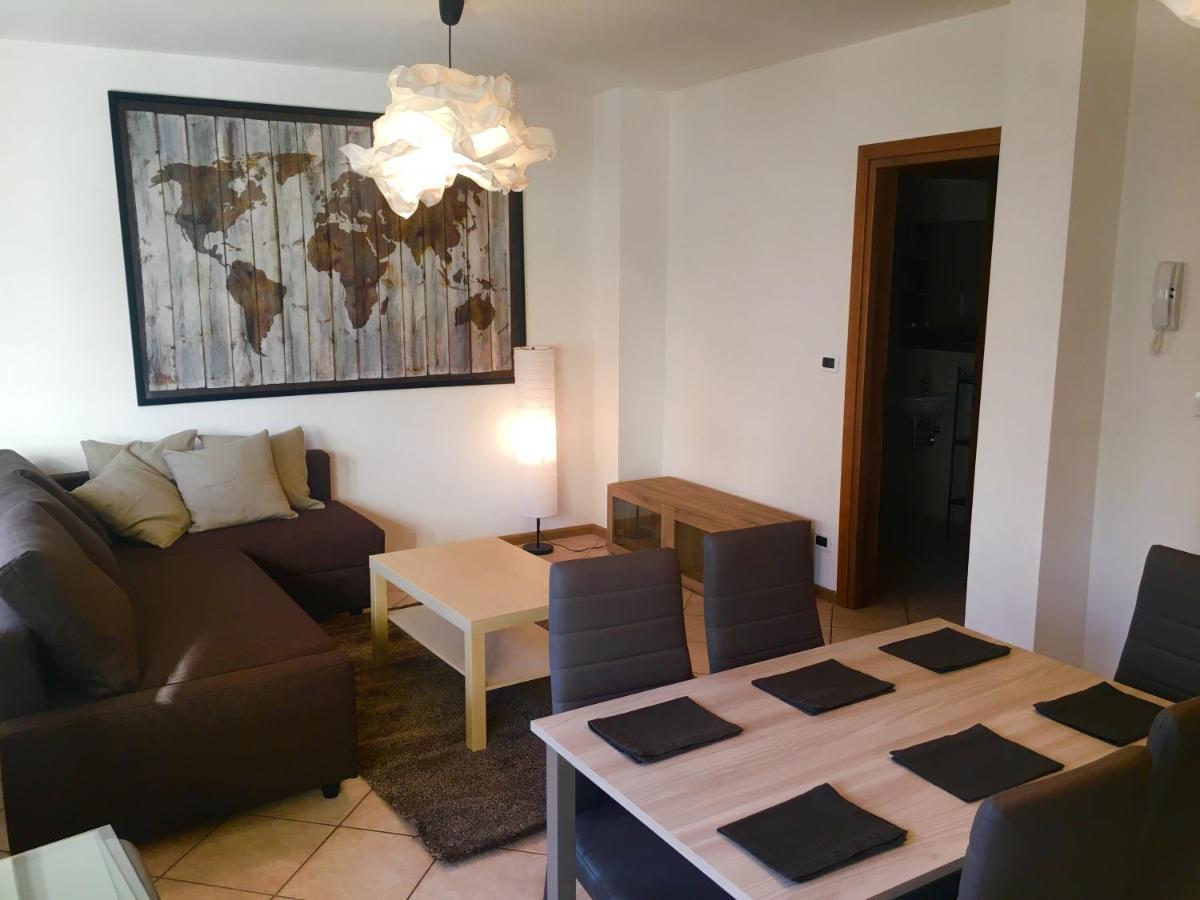 Lozzo di Cadore - Dolomiti (Piazza Tiziano) - Housity