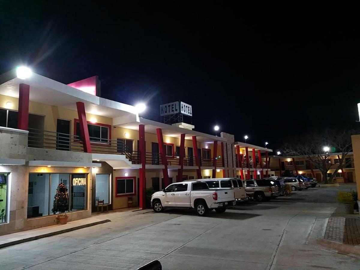 El Descanso Inn - Housity