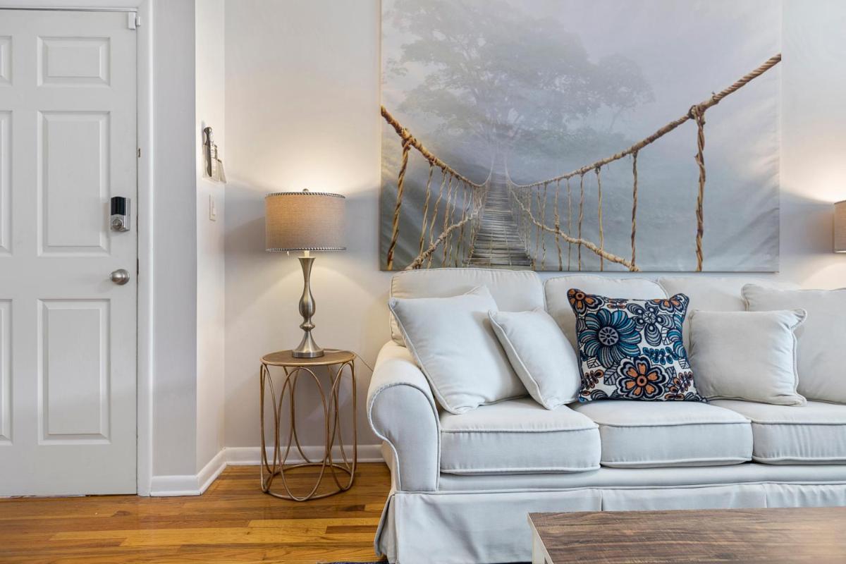 Close to NYC | King Bed | Free Parking - Housity