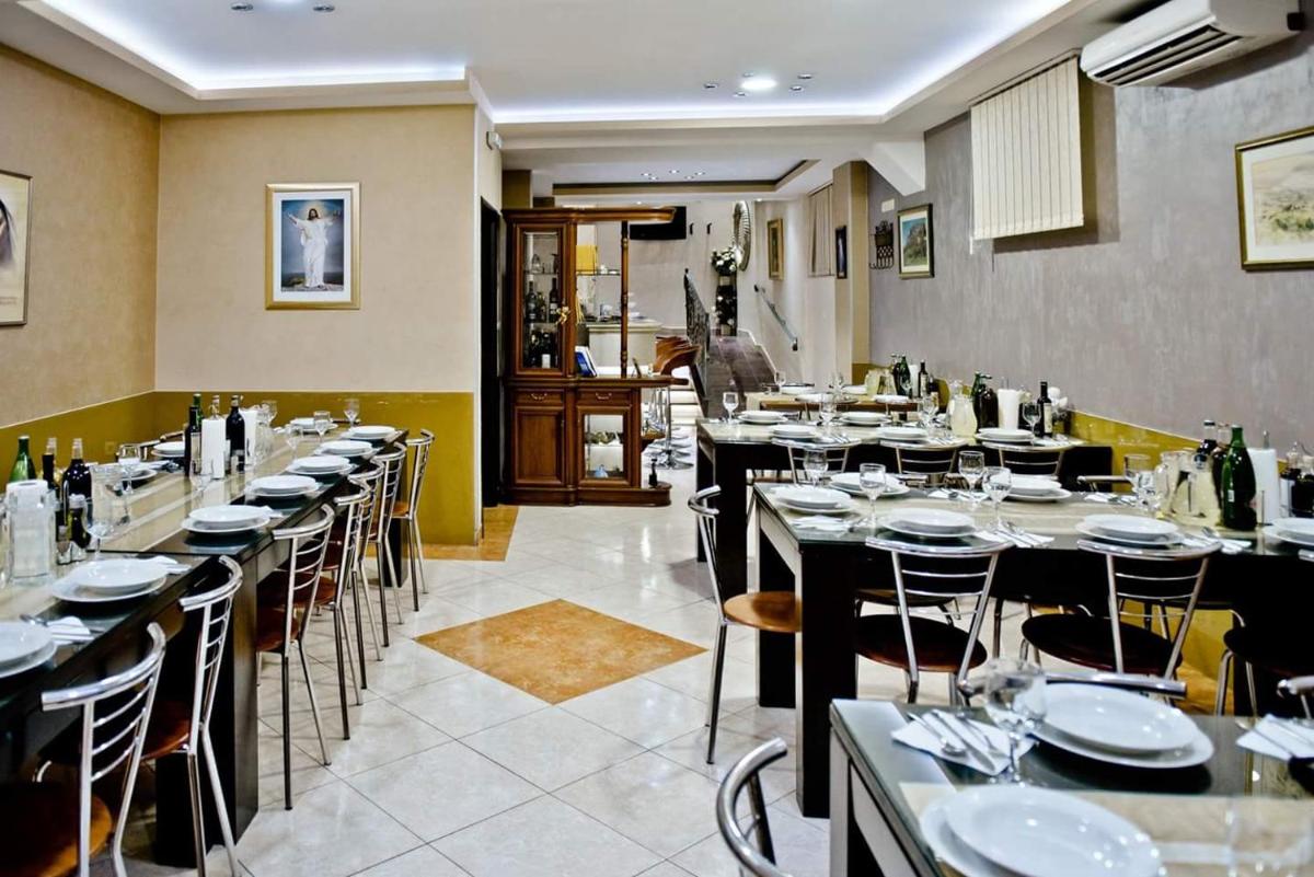 Hotel Flowers - Housity