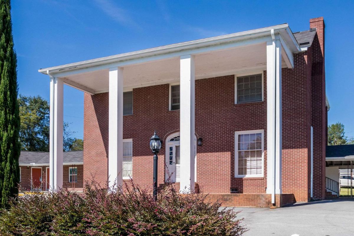 Rodeway Inn & Suites - Housity