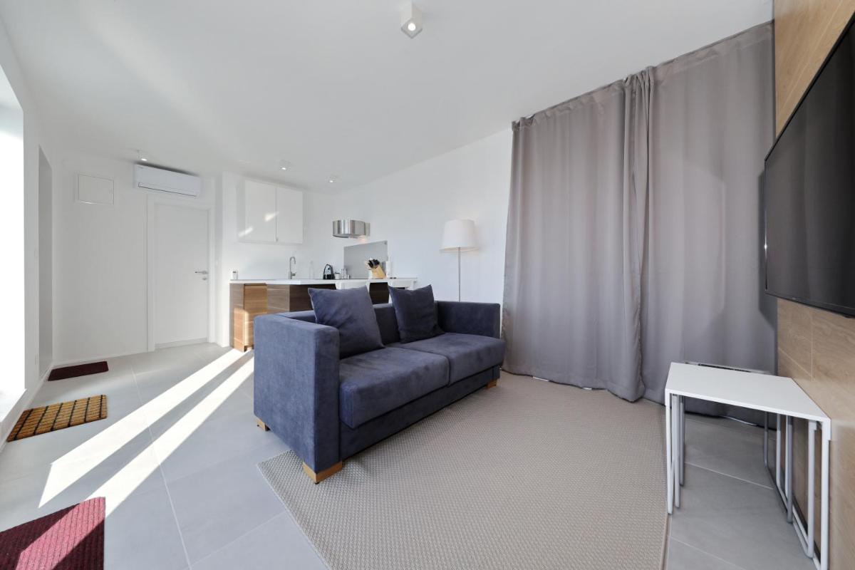 Stunning Sea View Apartment - Housity