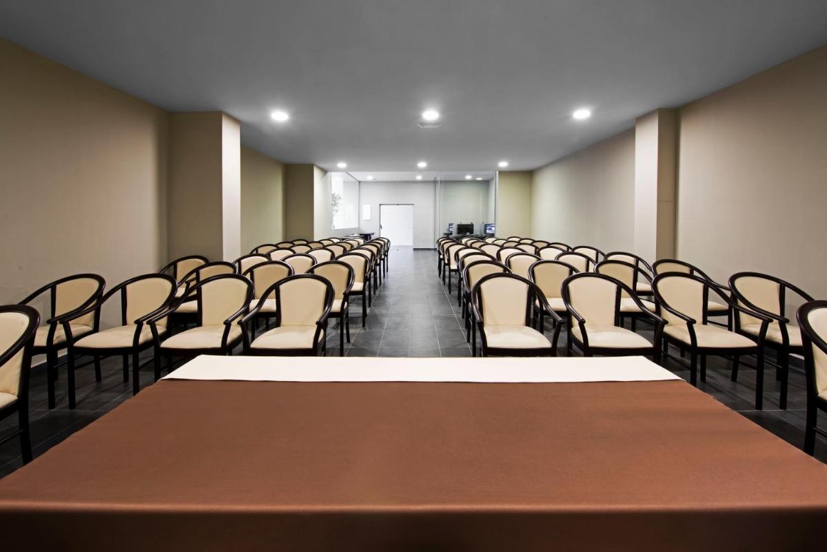 Zona business o sala de conferencias en Kn Aparthotel Columbus