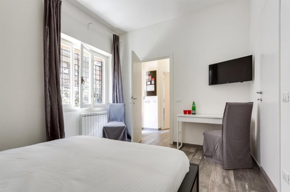 Porta Latina Suite - Private Apartment Rome's Center - Housity
