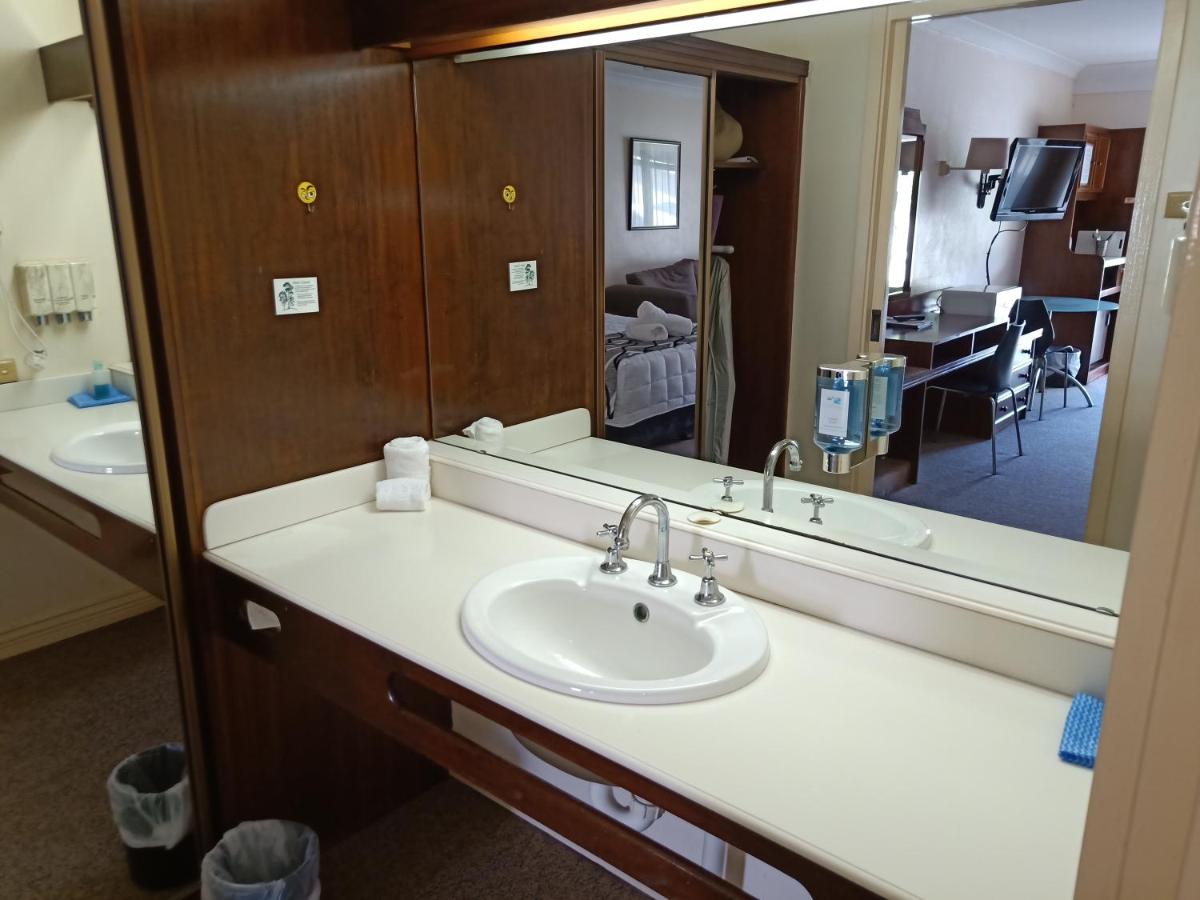 Molly Morgan Motor Inn - Housity