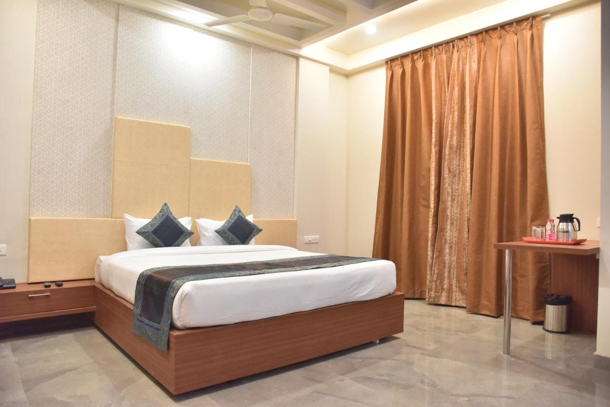 Hotel Rk Grand - Housity